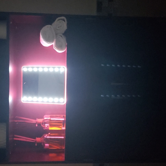 ESSENTIAL BEAUTY LED VANITY MIRROR - Picture 5 of 6